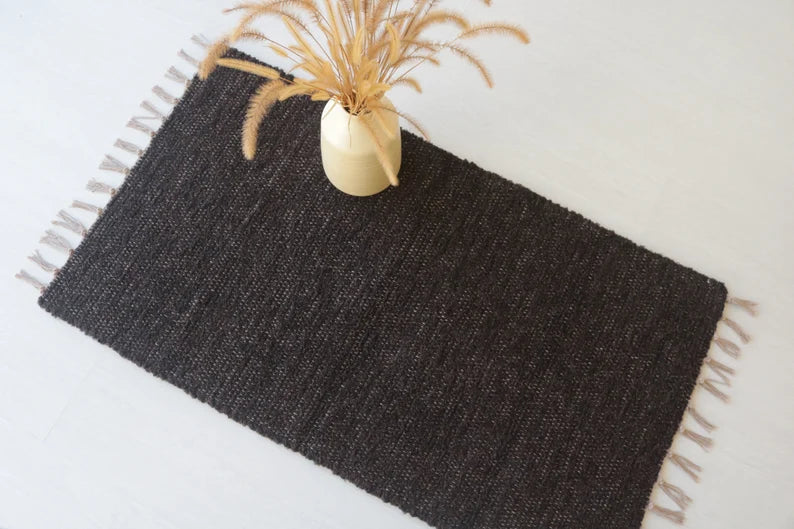 KYLPYHUONEEN MATTO - 60 x 110 - HIILENHARMAA