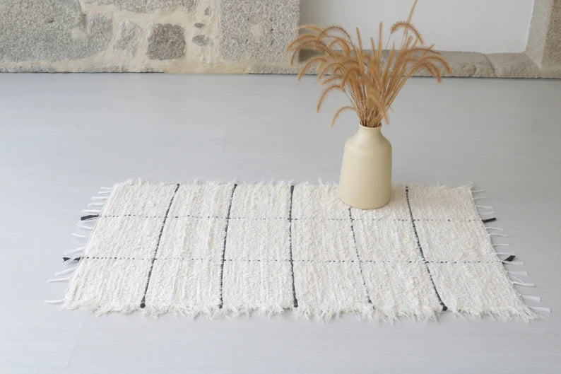 KYLPYHUONEEN MATTO - 70 x 140 - LUONNONVALKOINENVALKOINEN MUSTILLA YKSITYISKOHDILLA