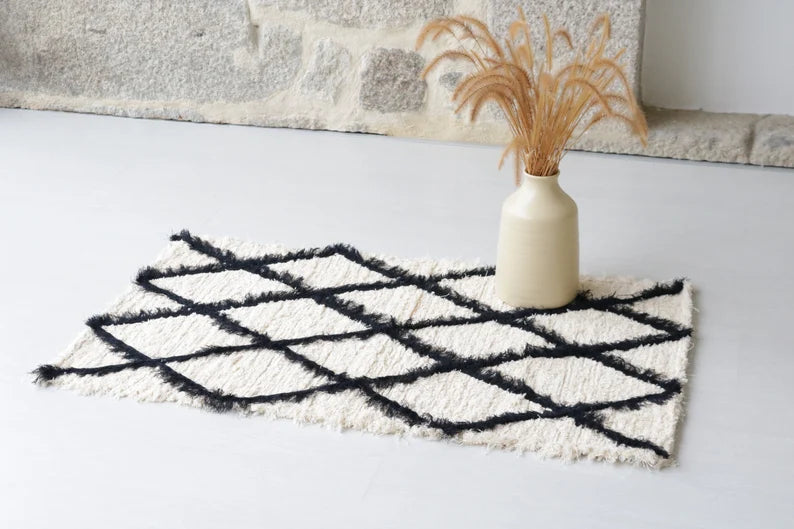 KYLPYHUONEEN MATTO - 50 x 100 - VALKOINEN / MUSTA