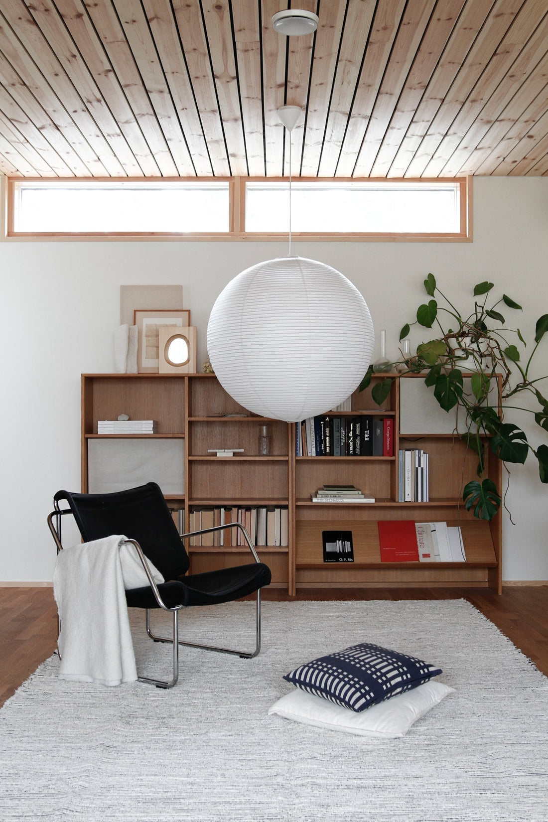 Hillitty seeprakuvioinen matto täydensi Katjan olohuoneen ilmeen