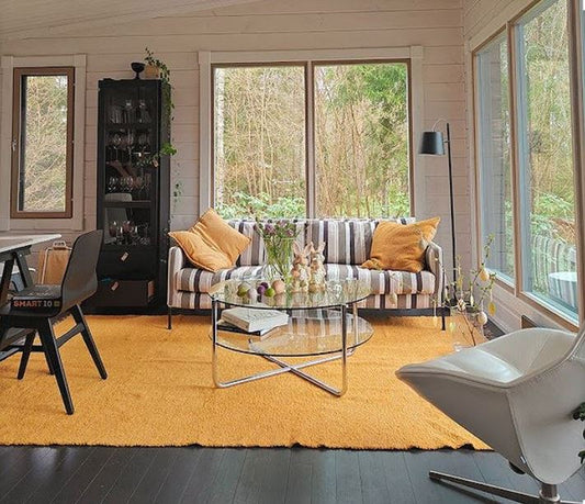 Sinapinkeltainen matto tuo energiaa ja raikkautta kotiin