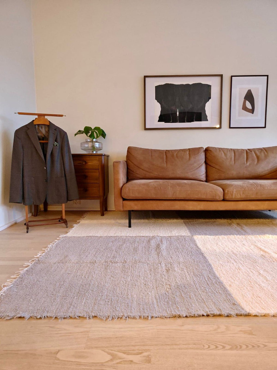 Matto eri tiloissa: olohuone, makuuhuone ja käytävä