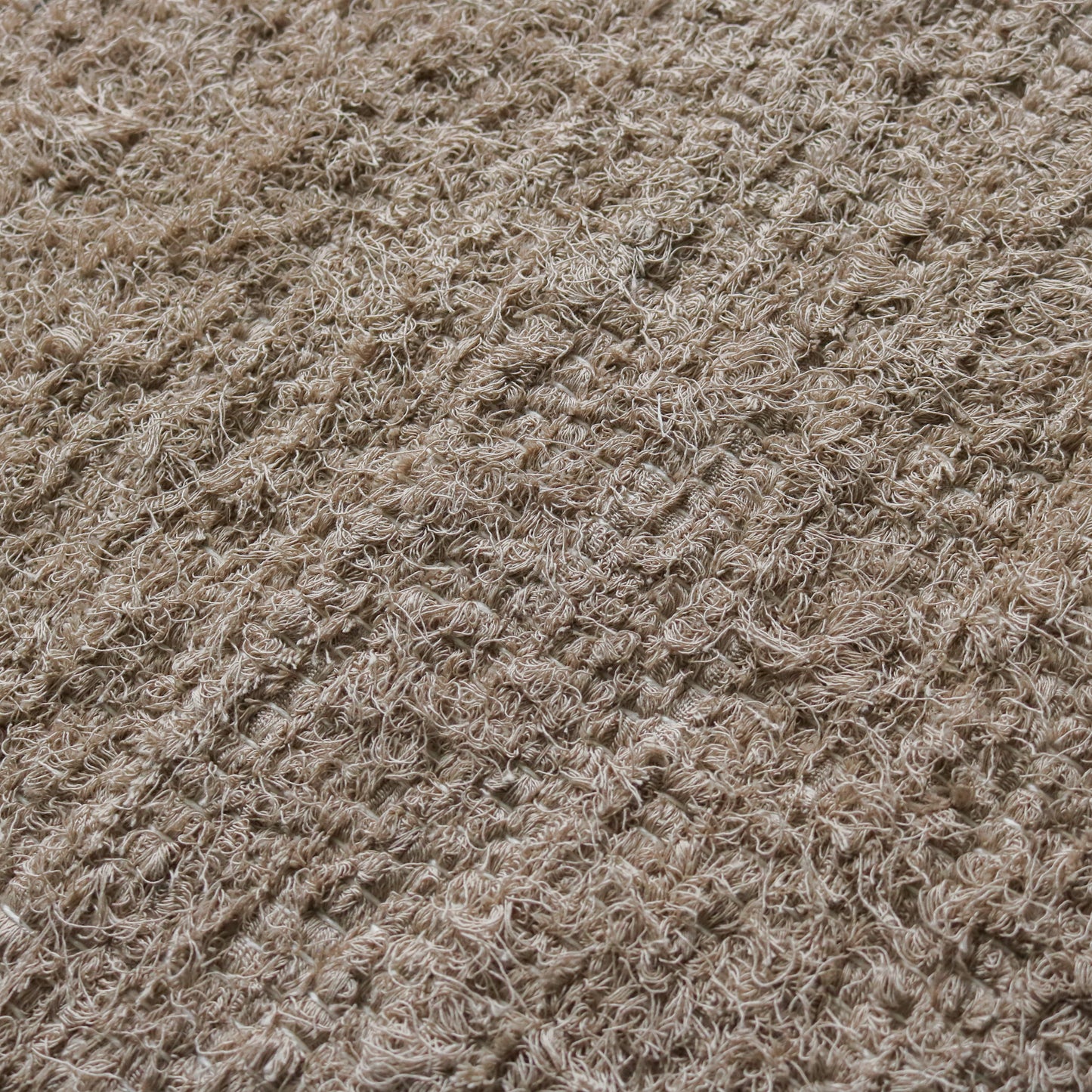 KÄSINKUDOTTU OLOHUONEEN MATTO - TAUPE