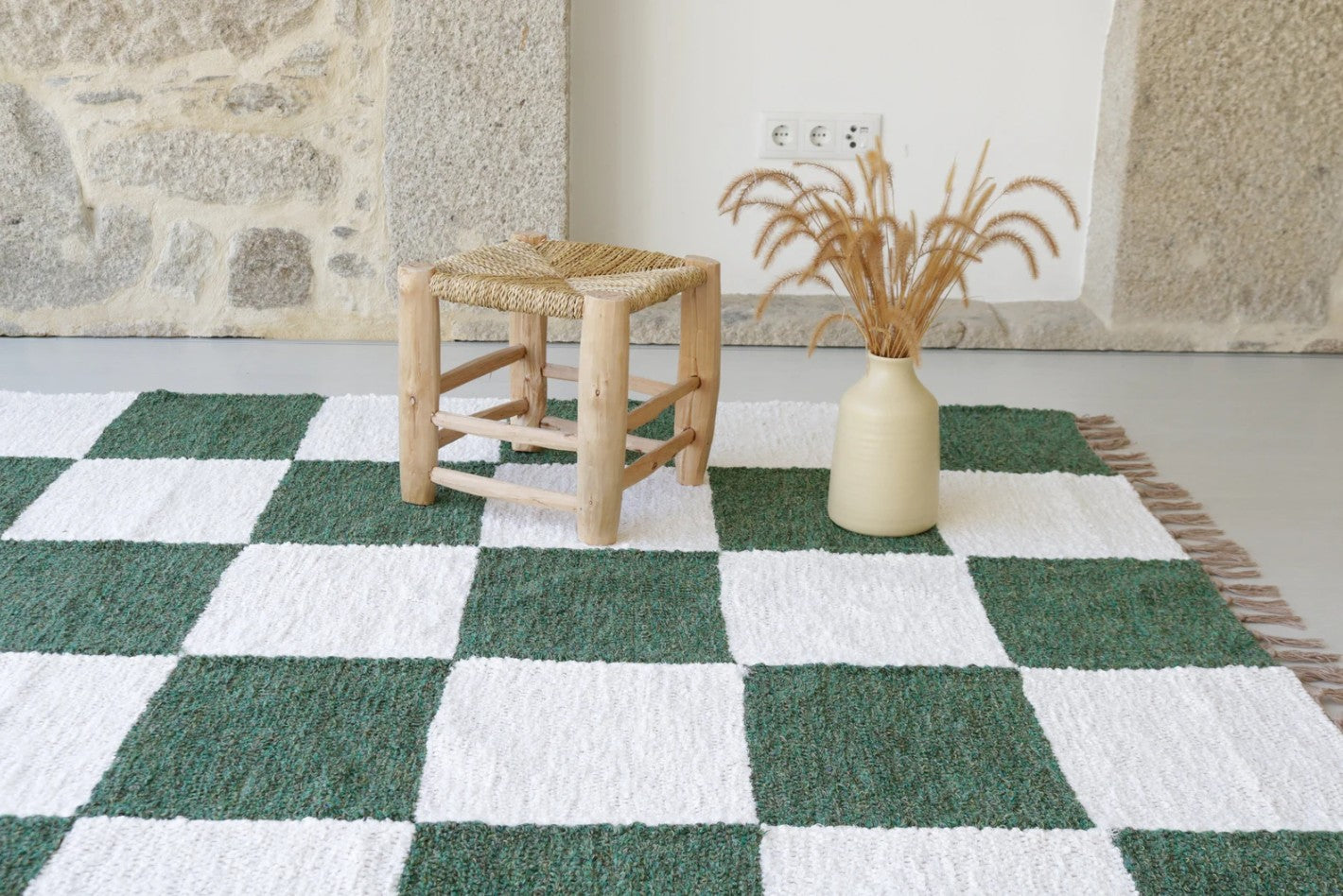 KÄSINKUDOTTU RUUTUMATTO - 140cm x200cm -  VIHREÄ-VALKOINEN