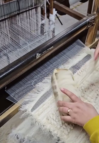 KÄSINKUDOTTU OLOHUONEEN MATTO - SHAKKIRUUTU - LUONNONVALKOINEN